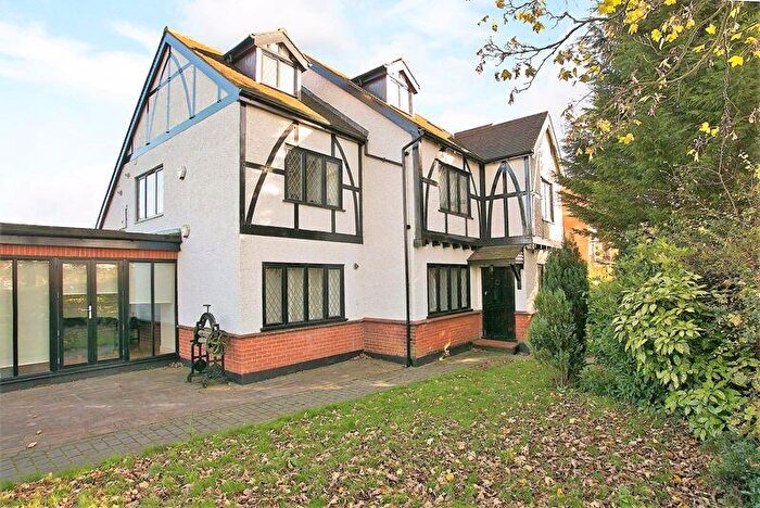 2 Bedroom Flat To Rent In Rosary Court, Priests Lane, Brentwood, CM15