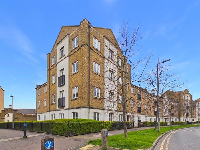 2 Bedroom Flat For Sale In Tufnell Way, Colchester, CO4