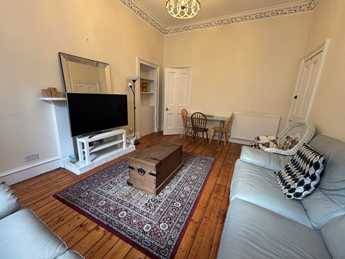 3 Bedroom Flat To Rent In Oxford Street, Edinburgh, EH8