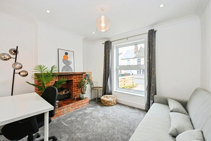 2 Bedroom Semi Detached House For Sale In Garlands Road, Redhill, Surrey, RH1