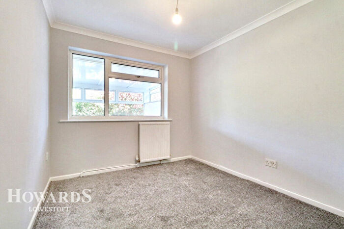 2 Bedroom Detached Bungalow For Sale In Marbella Green, Lowestoft, NR33