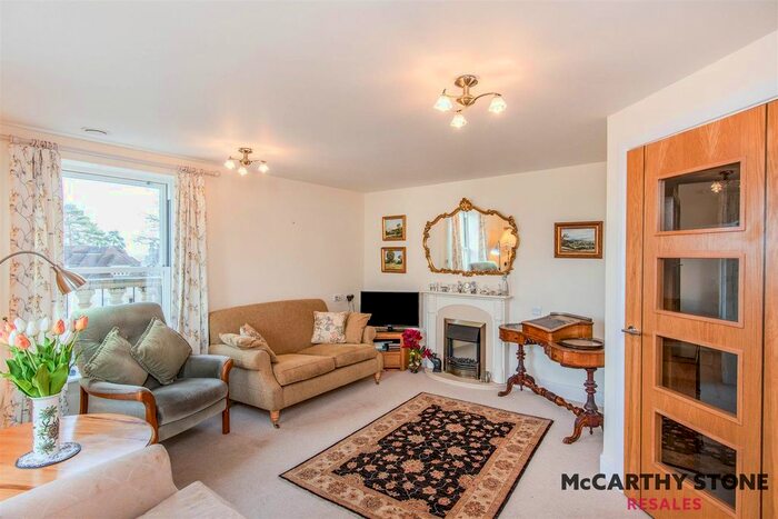 1 Bedroom Flat For Sale In Cartwright Court, Church Street, Malvern, WR14