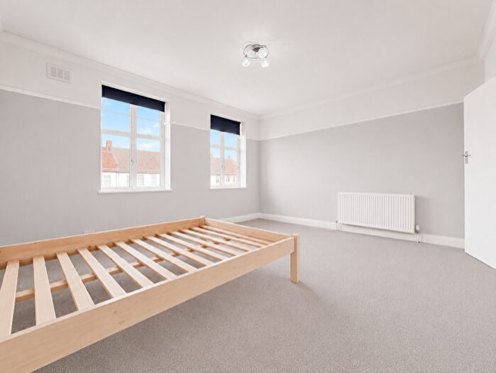 2 Bedroom Flat To Rent In Bromley Road, Bromley, BR1