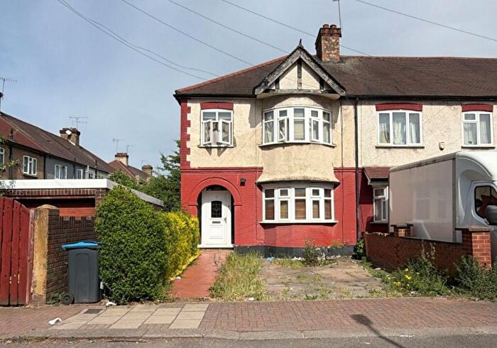 3 Bedroom End Of Terrace House For Sale In Herne Close, Neasden, London, NW10