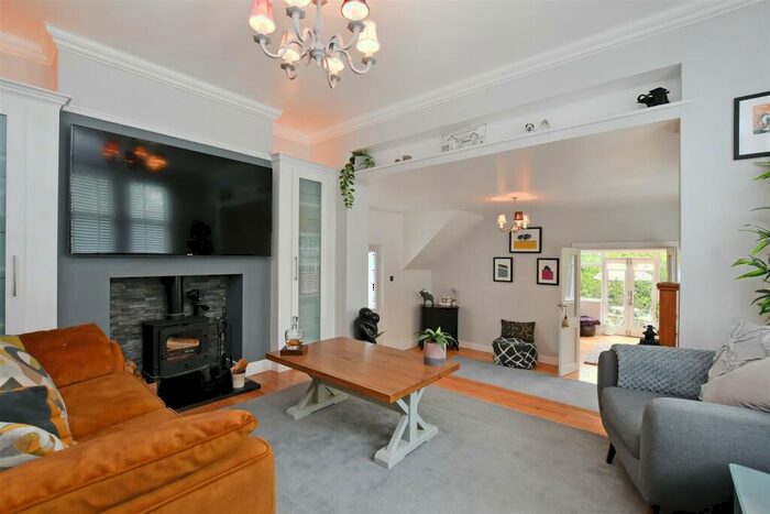 4 Bedroom Detached House For Sale In Muskoka Drive, Bents Green, S11
