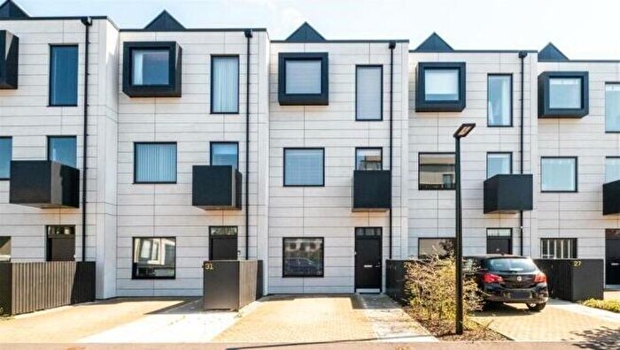 5 Bedroom House To Rent In South Loop Park, Birmingham, West Midlands, B16