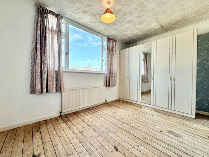2 Bedroom Semi-Detached House For Sale In Lyndon Avenue, Garforth, LS25