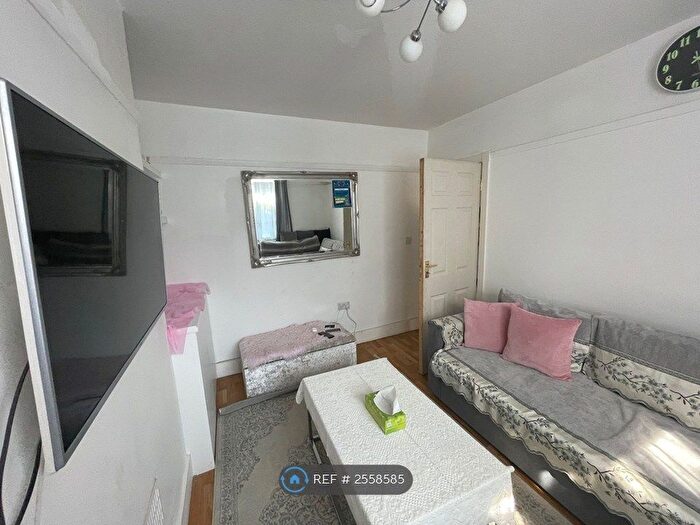 2 Bedroom Maisonette To Rent In Shelley Avenue, Greenford, UB6