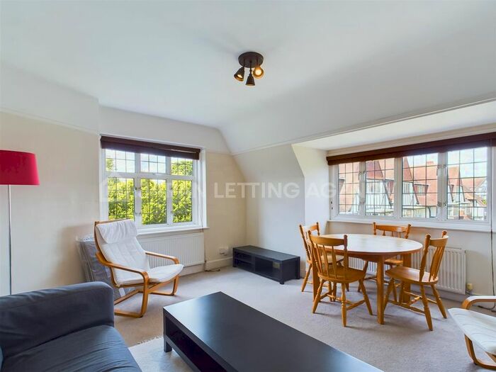 3 Bedroom Flat To Rent In Thanet Court, Queens Drive, Acton, W3