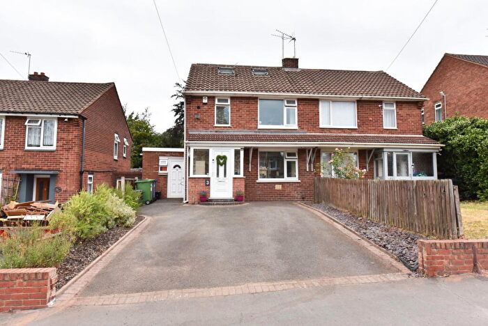 3 Bedroom Semi-Detached House For Sale In Kingswinford, Standhills Road, DY6