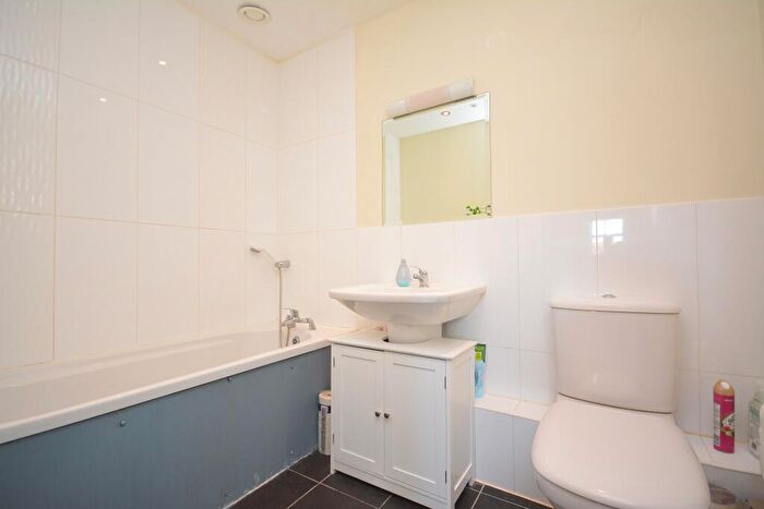 2 Bedroom Flat For Sale In Cornwall Gardens, Margate, CT9