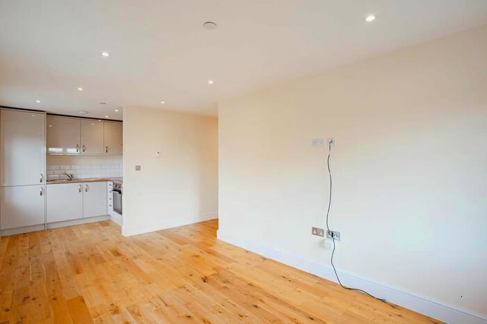 2 Bedroom Flat To Rent In Portsmouth Road, Cobham, KT11