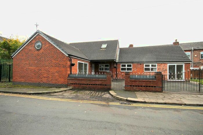 3 Bedroom Detached Bungalow To Rent In Princess Street, Eccles, Manchester, M30