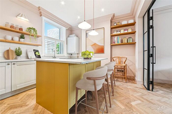 2 Bedroom Flat For Sale In Barmouth Road, Wandsworth, London, SW18