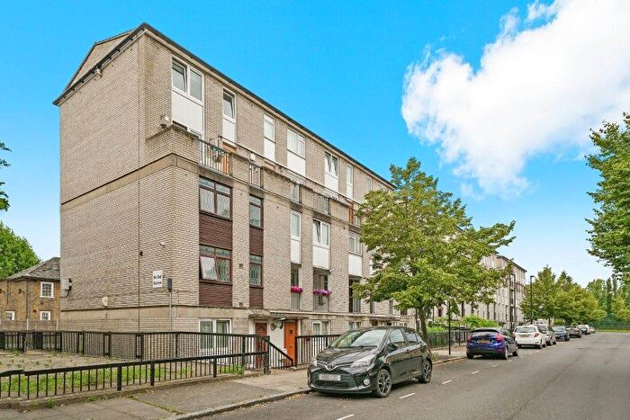 3 Bedroom Block Of Flats To Rent In London, E14