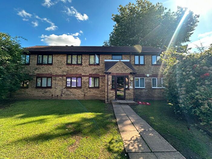 2 Bedroom Flat To Rent In Conway Gardens, Grays, Essex, RM17