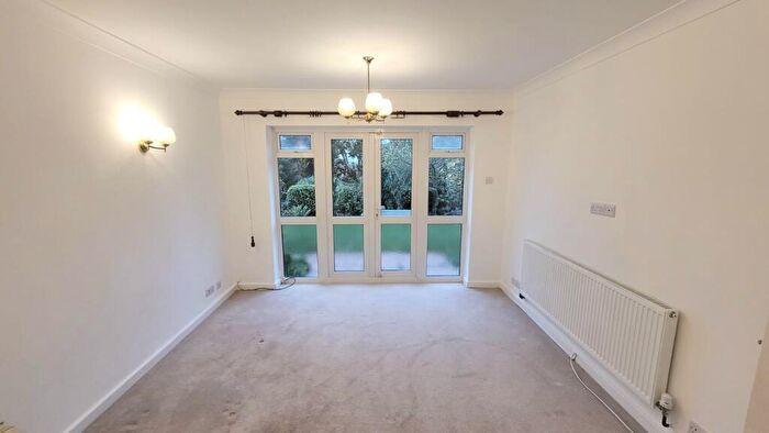 2 Bedroom Apartment To Rent In Fircroft Gardens, Harrow, HA1