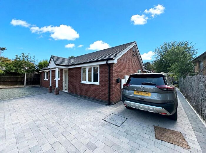 2 Bedroom Detached Bungalow To Rent In Cross Street, Kingswinford, DY6