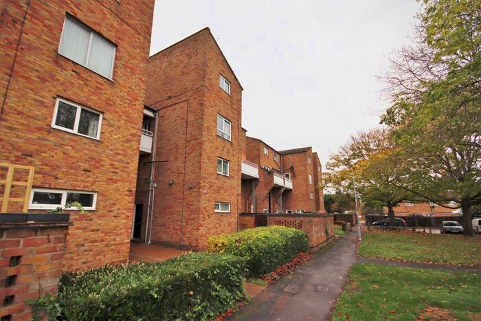 2 Bedroom Flat To Rent In Aragon Close, Cambridge, CB4