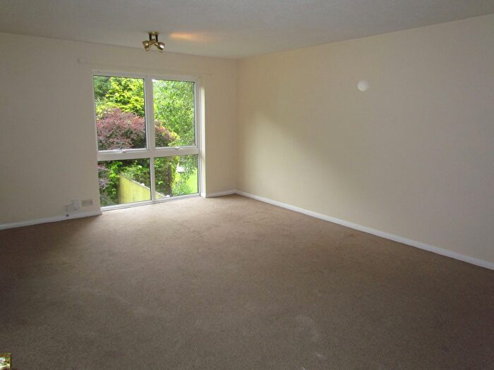 2 Bedroom Flat To Rent In Ashtree Road, Frome, BA11