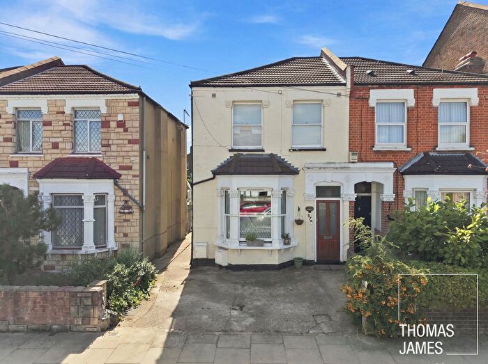 2 Bedroom Flat For Sale In Goring Road, London, N11