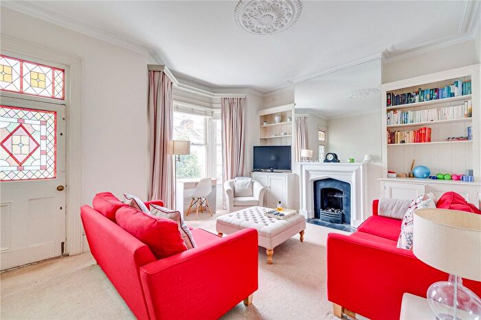 3 Bedroom Flat To Rent In Winchendon Road, London, SW6