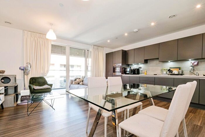 3 Bedroom Flat For Sale In Shipbuilding Way, Upton Park, London, E13