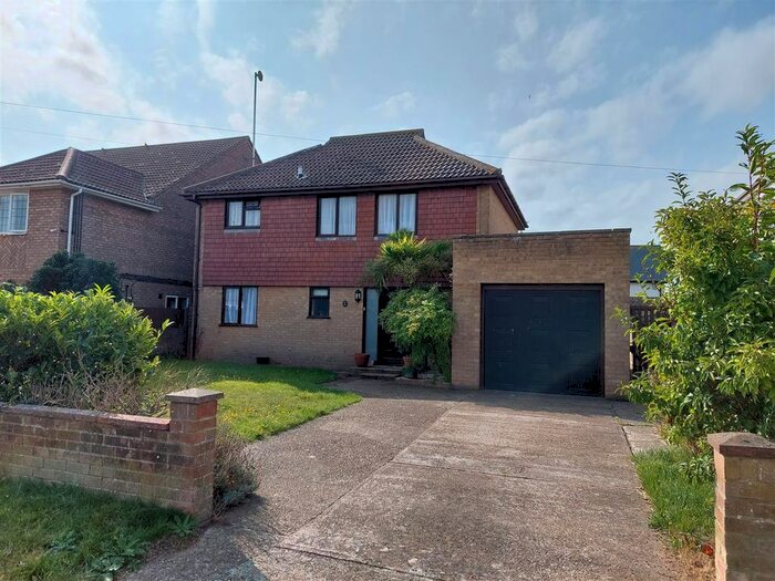 3 Bedroom Property To Rent In Victoria Road, Littlestone, New Romney, TN28