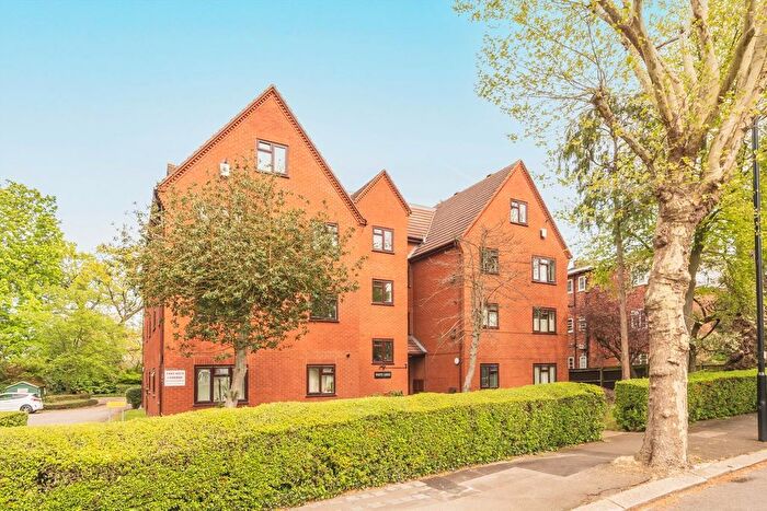 3 Bedroom Flat To Rent In Castlebar Park, Ealing, W5