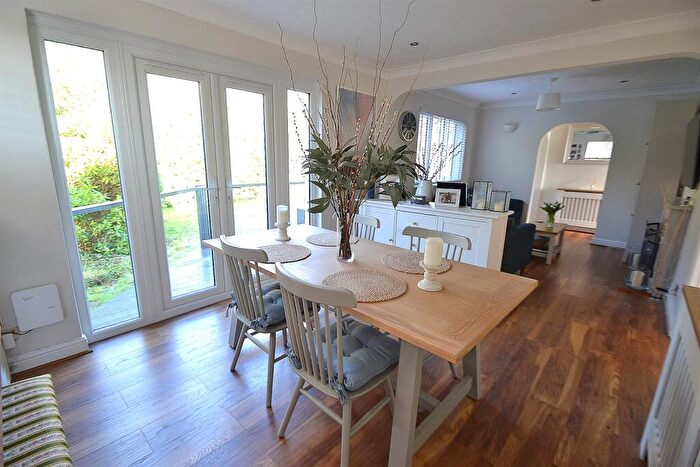 3 Bedroom Detached Bungalow For Sale In Sunny Ridge, Carters Corner, Hailsham, BN27