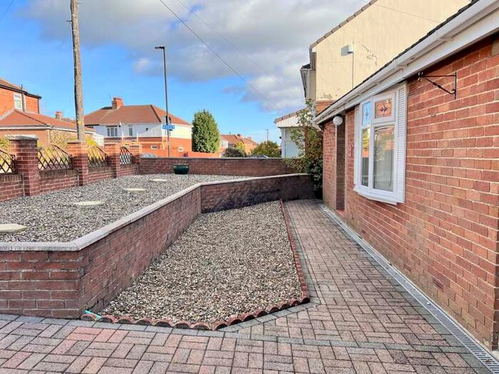 2 Bedroom Bungalow For Sale In Amberley Gardens, Cochrane Park, NE7