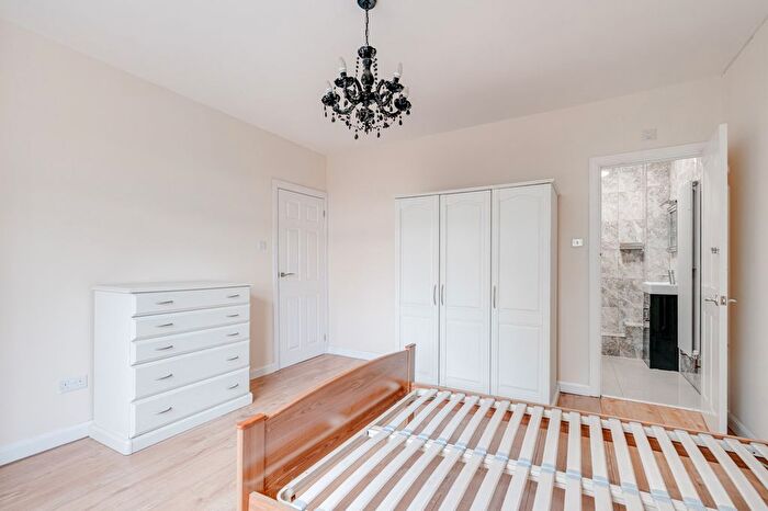 2 Bedroom Flat To Rent In Brondesbury Villas, Queen's Park, London, NW6