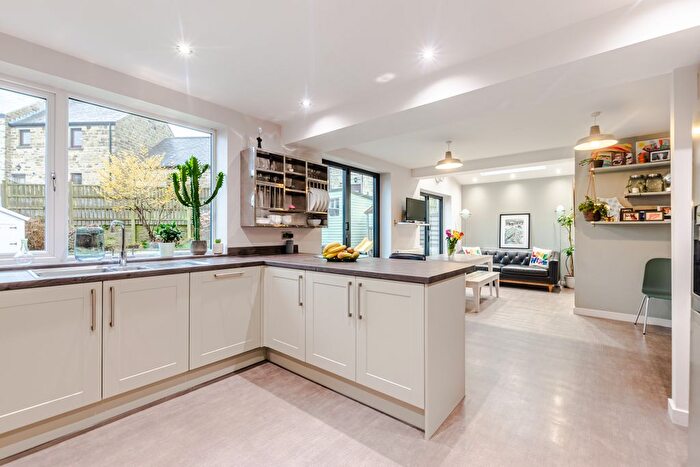 4 Bedroom Detached House For Sale In Manor Court, Leeds, LS17