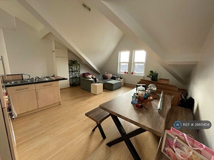 1 Bedroom Penthouse To Rent In Queens Road, Essex, IG9