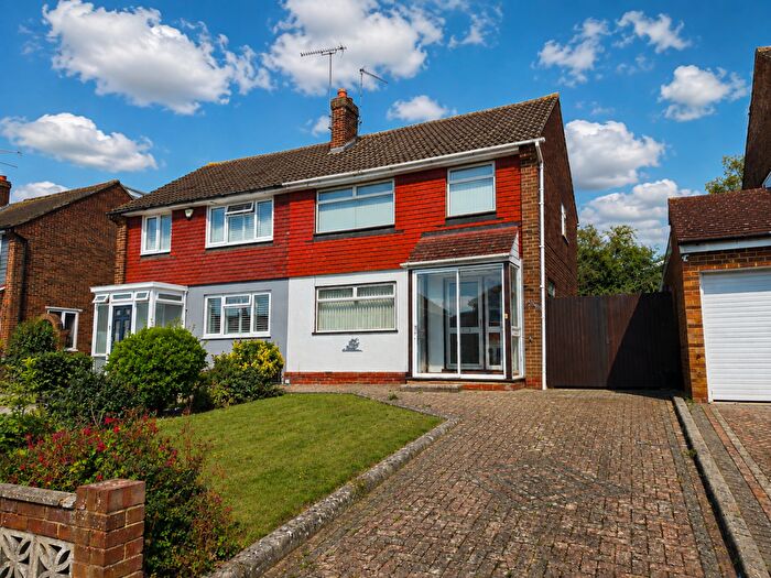 3 Bedroom Semi-Detached House For Sale In Parkfield Road, Rainham, Gillingham, Kent, ME8