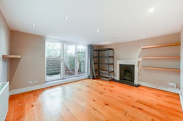 2 Bedroom Flat For Sale In Eltham Road, London, SE12
