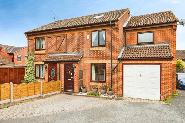 4 Bedroom Semi-Detached House For Sale In Larchside Close, Spencers Wood, RG7