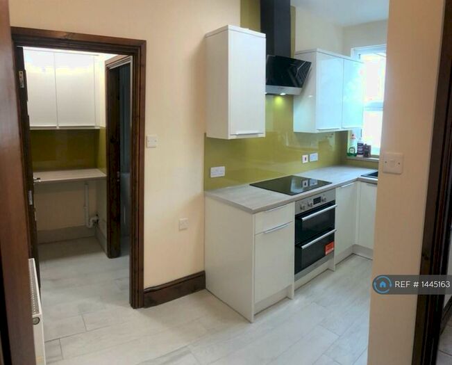 2 Bedroom Flat To Rent In Jenner Road, Rochester, ME1
