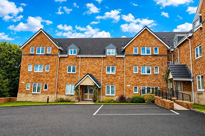2 Bedroom Flat For Sale In Javelin Close, Idle, Bradford, BD10