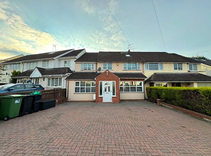 6 Bedroom Semi-Detached House To Rent In Lutley Avenue, Halesowen, B63