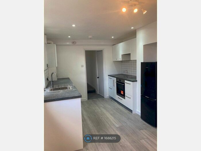 1 Bedroom Flat To Rent In Plumstread, London, SE18