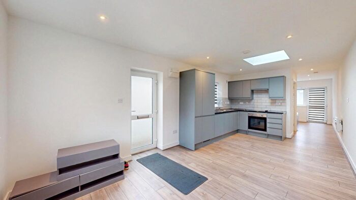 1 Bedroom Studio To Rent In Oakfield Gardens, Greenford, UB6