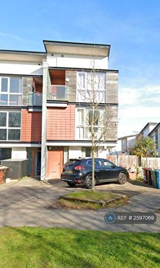 4 Bedroom End Of Terrace House To Rent In Holly Street, Manchester, M11