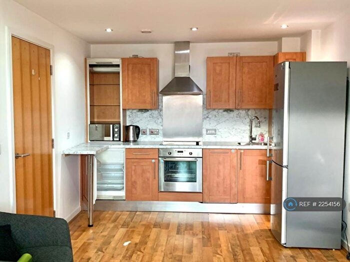 2 Bedroom Flat To Rent In The Gateway West, Leeds, LS9