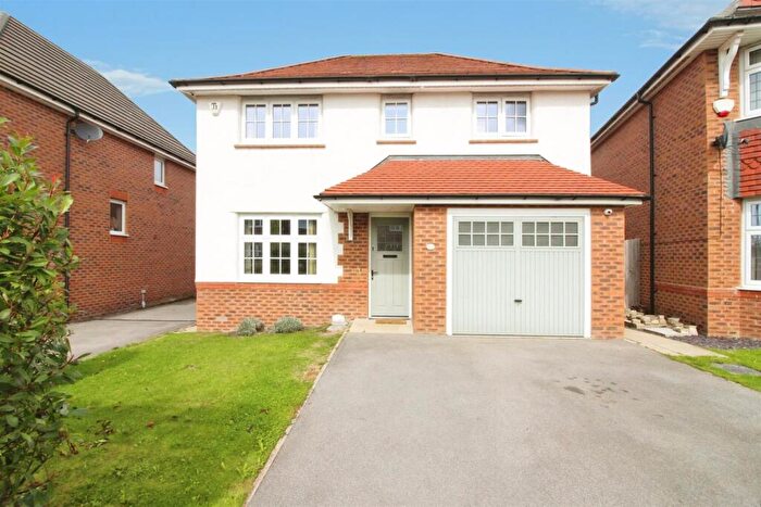 4 Bedroom Detached House For Sale In Skipton Lane, Garforth, Leeds, LS25