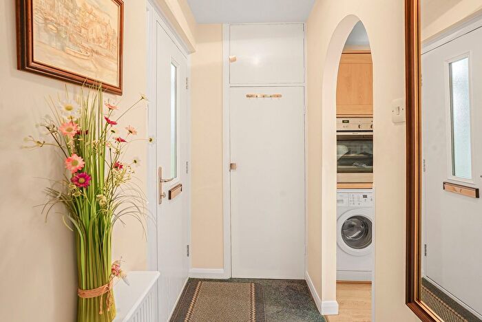 2 Bedroom Flat For Sale In Dungannon Chase, Thorpe Bay, SS1