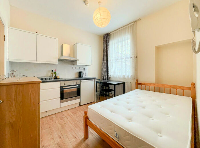 Studio To Rent In Turnpike Lane, London, N8