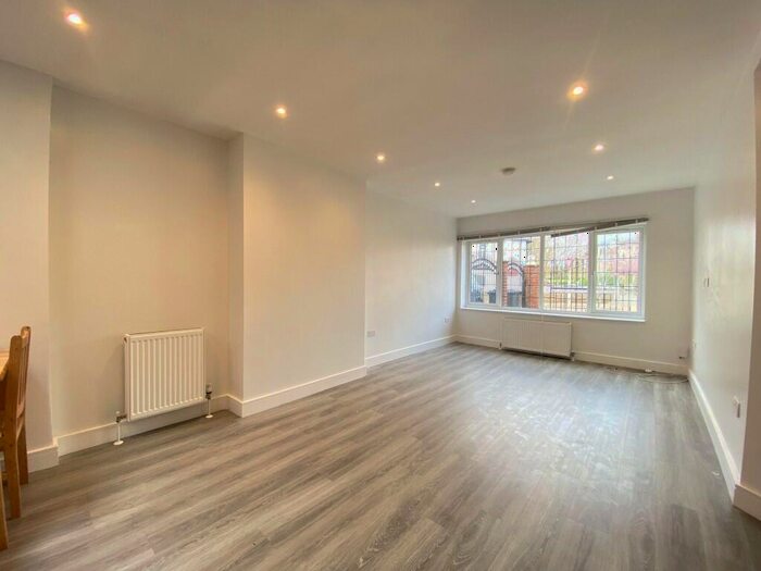 2 Bedroom Flat To Rent In Park Avenue North, London, NW10