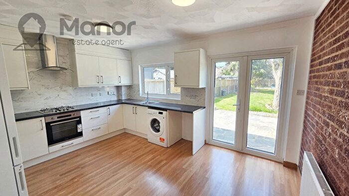 3 Bedroom Terraced House To Rent In Dagenham Avenue, Dagenham, RM9