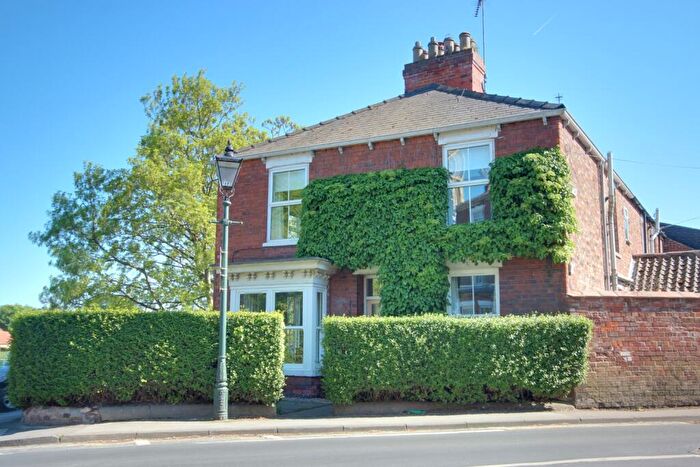 2 Bedroom End Of Terrace House For Sale In Long Lane, Beverley, HU17